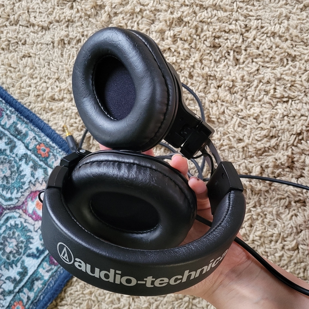 Audio-Technica ATH-M30x Professional Studio Monitor Headphones